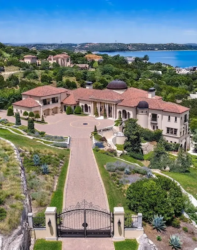 Joe Rogan's lakefront estate on Lake Austin Texas